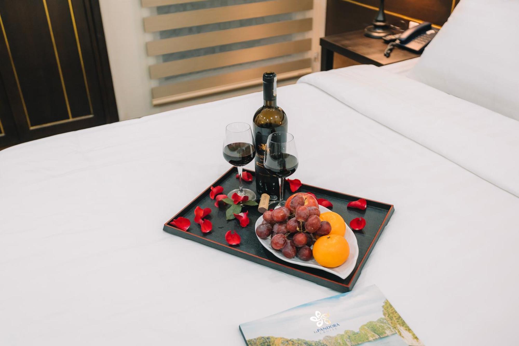 Hanoi Lake View Hotel & Spa Buitenkant foto