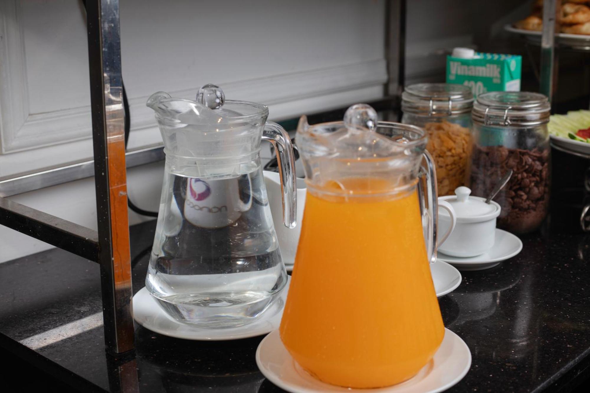 Hanoi Lake View Hotel & Spa Buitenkant foto